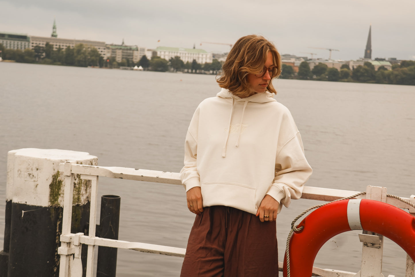 Hoodie Logo-Stick in Off White
