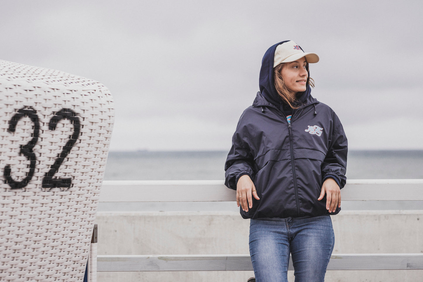 Windbreaker in Navy